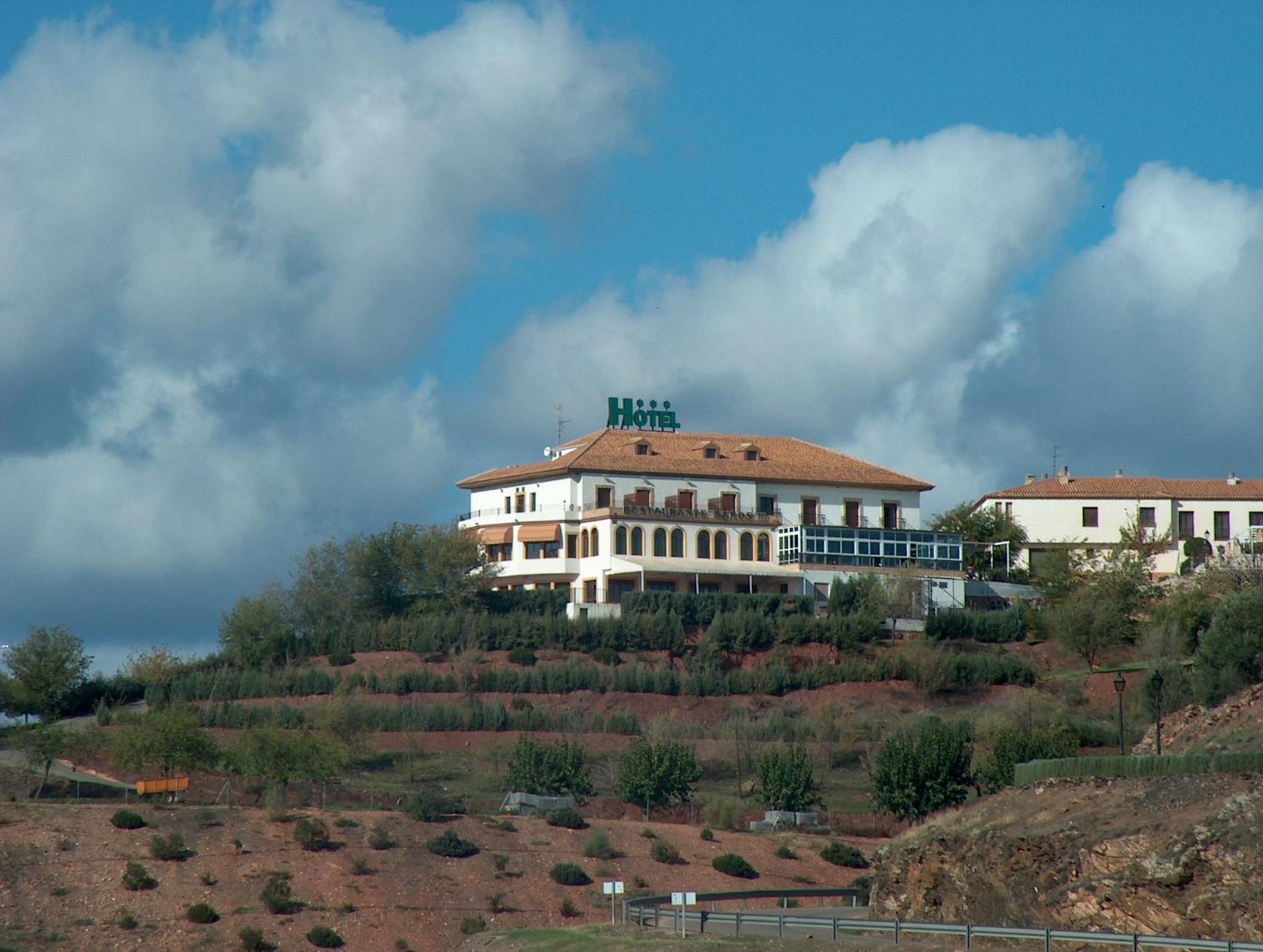 Hotel Restaurante Banos Baños de la Encina Buitenkant foto